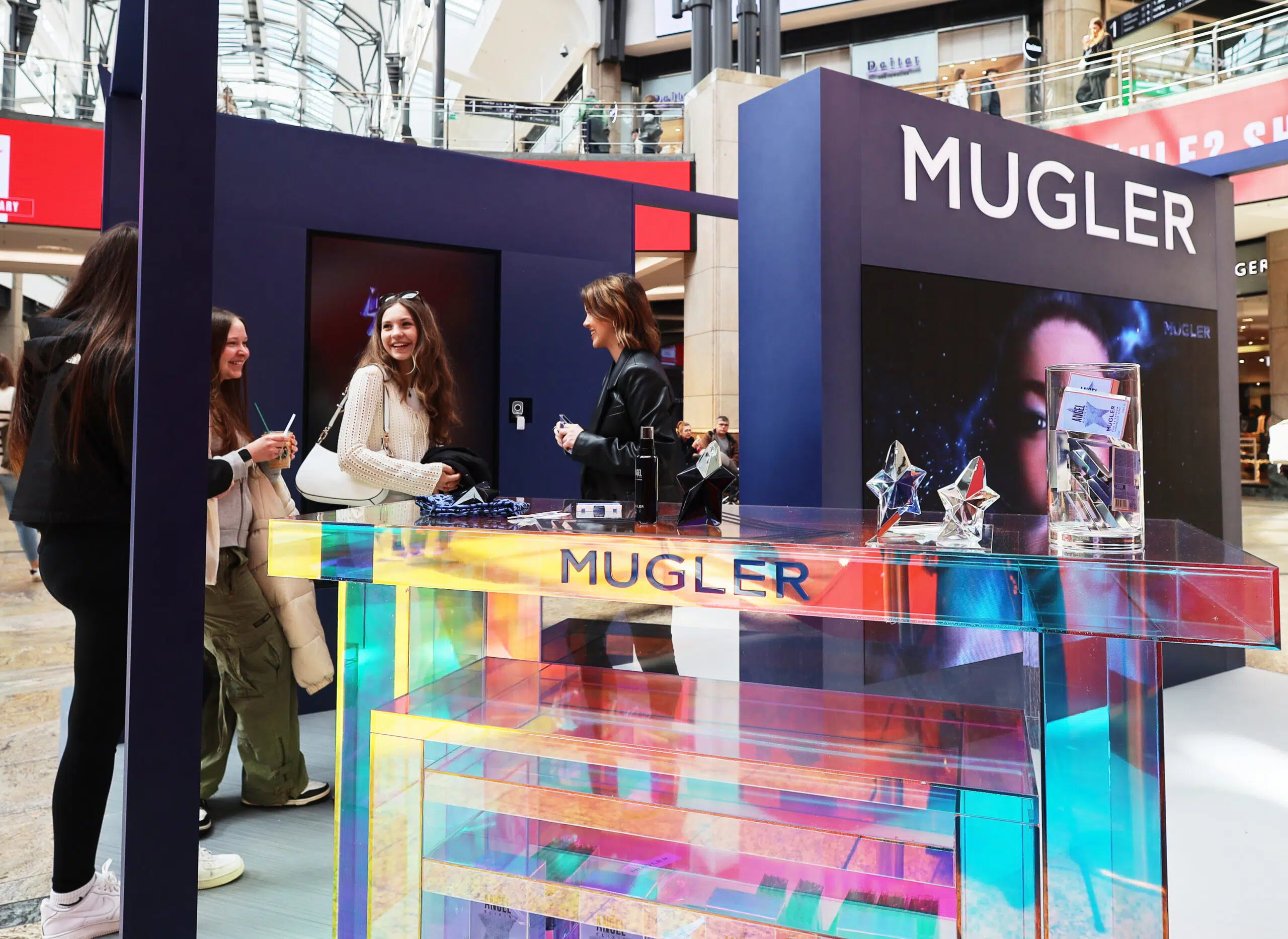 Retail Foot Traffic Analysis: Data, AI, and AR Strategies for 2025 and Beyond